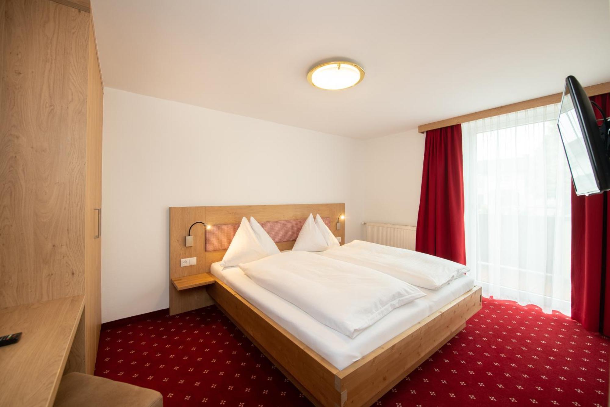 Hotel Gasthof Kroell - Inkl Nationalpark-Karte, 1 X Grossglockner Hochalpenstrasse Kostenlos, 1X Gerlos Alpenstrasse Kostenlos, Krimmler Wasserfaelle Kostenlos, Verschiedene Bergbahnen Kostenlos, Badesee Kostenlos, Bus & Zug Kostenlos, Genusskueche, Niedernsill Exteriör bild