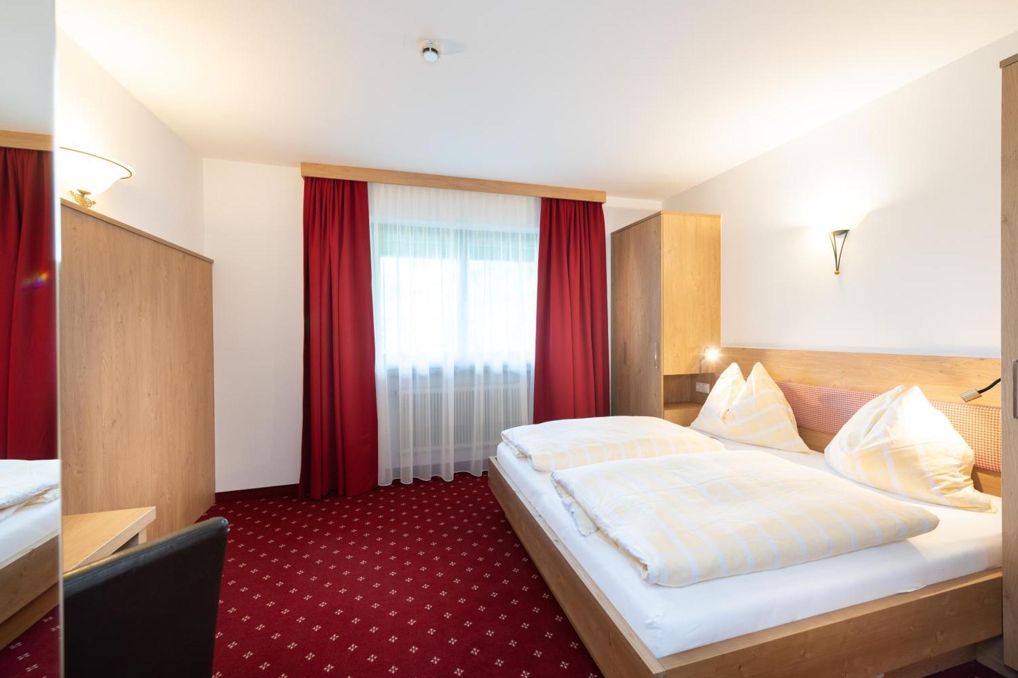 Hotel Gasthof Kroell - Inkl Nationalpark-Karte, 1 X Grossglockner Hochalpenstrasse Kostenlos, 1X Gerlos Alpenstrasse Kostenlos, Krimmler Wasserfaelle Kostenlos, Verschiedene Bergbahnen Kostenlos, Badesee Kostenlos, Bus & Zug Kostenlos, Genusskueche, Niedernsill Exteriör bild